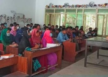 ক্লাসে ফিরেছেন চবি শিক্ষার্থীরা