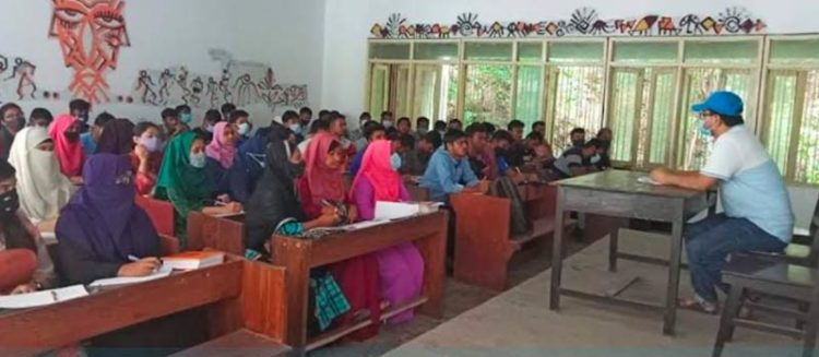 ক্লাসে ফিরেছেন চবি শিক্ষার্থীরা 1 ক্লাসে ফিরেছেন চবি শিক্ষার্থীরা