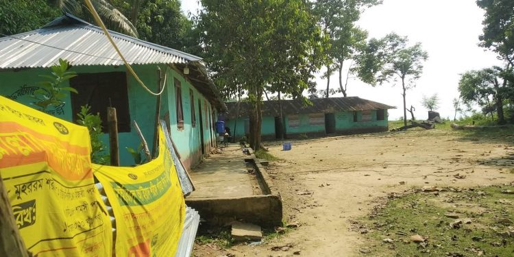 ঝাউবন বিদ্যা নিকেতনে ১৪ বছর পর জাতীয় পতাকা উত্তোলন সোমবার
