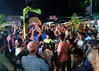 চকরিয়ায় নৌকা না পাওয়া চেয়ারম্যান প্রার্থীর কর্মী সমর্থকদের কলাগাছ বিক্ষোভ