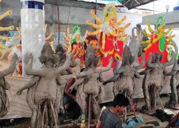 চকরিয়ায় দুর্গোৎসব ঘিরে ৪৮ পূজা মন্ডপে প্রস্তুতি চলছে