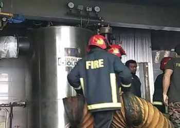 চট্টগ্রামের পেনিনসুলা হোটেলে আগুন, ৩ ঘন্টা পর নিয়ন্ত্রণে