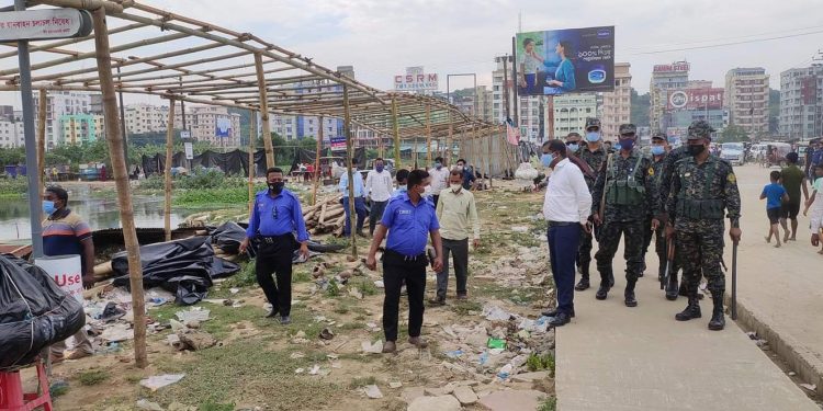 কক্সবাজার সুগন্ধা বীচ সড়কে রাতে দখল, দিনে উচ্ছেদ