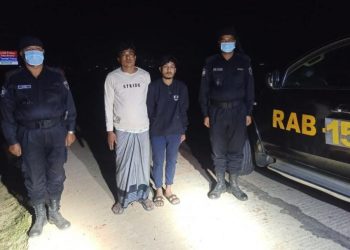কক্সবাজারে অস্ত্র সহ আটক ২