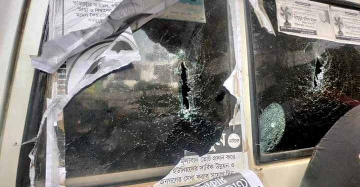 চকরিয়ায় কৈয়ারবিলে নির্বাচনী প্রচারণাকালে চেয়ারম্যান প্রার্থীর গাড়িতে হামলা