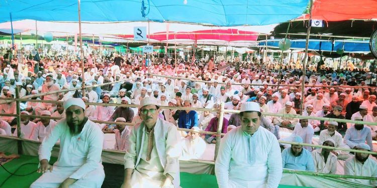 ডুলাহাজারা কলেজ মাঠে অনুষ্ঠিত ইজতেমায় মুসল্লীদের ঢল