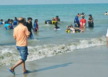 পরিবহন ধর্মঘট: কক্সবাজারে আটকা পড়েছে অর্ধলাখ পর্যটক