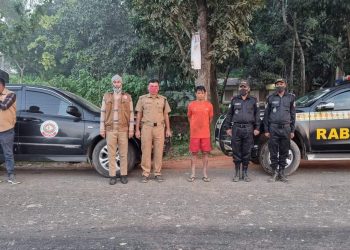 টেকনাফে মাদক ও অস্ত্রসহ এক যুবক আটক