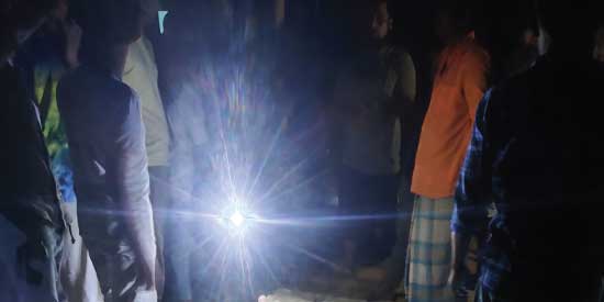 দরিয়ানগর ঝাউবন বিদ্যা নিকেতনে সন্ত্রাসী হামলা, ফ্ল্যাগস্ট্যান্ড ভাংচুর: ৬ শিশু আহত 1 দরিয়ানগর ঝাউবন বিদ্যা নিকেতনে সন্ত্রাসী হামলা, ফ্ল্যাগস্ট্যান্ড ভাংচুর: ৬ শিশু আহত
