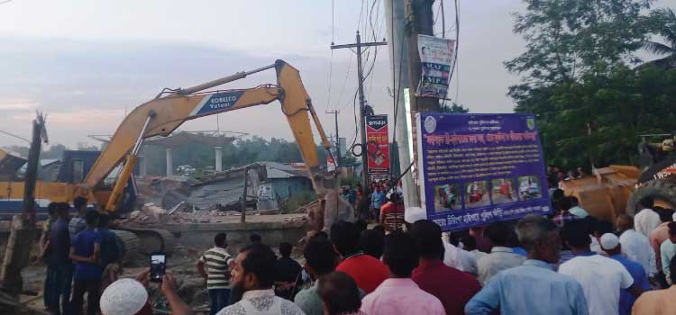 চকরিয়ায় ৫৬ দোকান উচ্ছেদ, ৩ কোটি টাকার জমি উদ্ধার 1 চকরিয়ায় ৫৬ দোকান উচ্ছেদ, ৩ কোটি টাকার জমি উদ্ধার