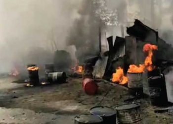 ভাটিয়ারীতে তেলের ডিপুর আগুনে ২৩ ঘর পুড়ে ছাই