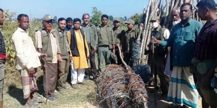 চকরিয়া খুটাখালীতে বনবিভাগের অভিযান: বনভূমি উদ্ধার 1 চকরিয়া খুটাখালীতে বনবিভাগের অভিযান: বনভূমি উদ্ধার