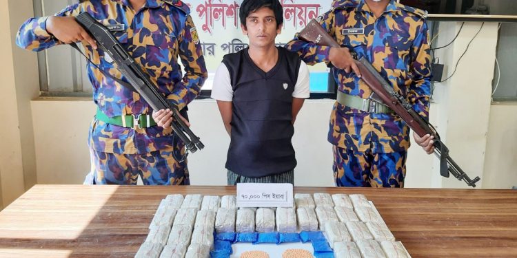 ৭০ হাজার ইয়াবাসহ রোহিঙ্গা যুবক আটক