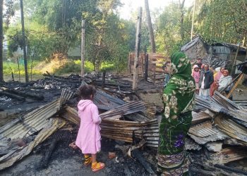 চকরিয়ায় অগ্নিকাণ্ডে চার পরিবারের ৩০ নারী-শিশু খোলা আকাশের নিচে