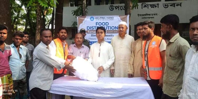 শেখ হাসিনার ঈদ উপহার খাদ্য সামগ্রী পেলেন চকরিয়ায় সংবাদপত্র হকাররা
