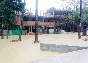 মহেশখালীতে ঠিকাদারের অবহেলায় মেইন রোড বিচ্ছিন্ন