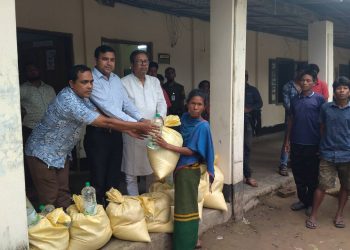 লামায় প্রশাসনের ত্রাণ সহায়তা পেল খাদ্য সংকটে থাকা ৩৯ পাহাড়ি পরিবার