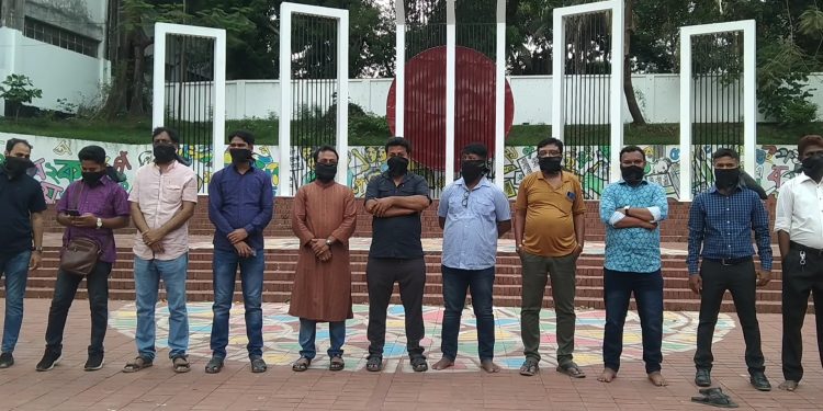 কক্সবাজারে ৩ সাংবাদিকের ওপর হামলা, প্রতিবাদ 1 কক্সবাজারে ৩ সাংবাদিকের ওপর হামলা, প্রতিবাদ