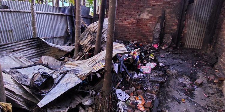 রামুতে বসত বাড়িতে অগ্নিকান্ডে ১০ লাখ টাকার ক্ষয়ক্ষতি