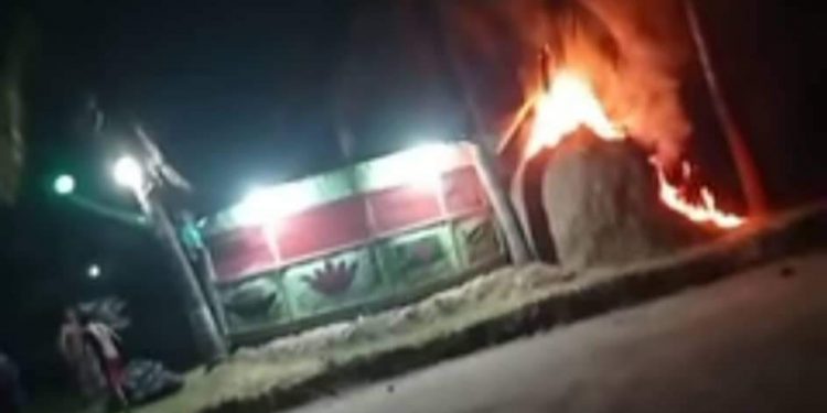 পেকুয়ায় সাংবাদিকের বসতবাড়িতে  দূর্বৃত্তের আগুন