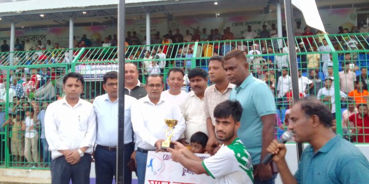 কক্সবাজার জেলা প্রশাসক গোল্ডকাপ ফুটবলে ৩-১ গোলে চকরিয়া হারাল রামুকে