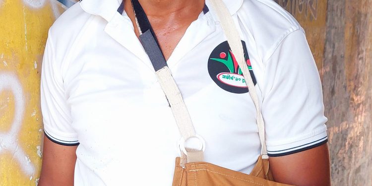 রামুতে ইউপি সদস্যের হামলার শিকার অবসরপ্রাপ্ত সেনা সদস্য 1 রামুতে ইউপি সদস্যের হামলার শিকার অবসরপ্রাপ্ত সেনা সদস্য