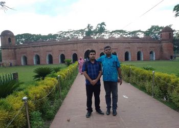 ঐতিহাসিক স্থানে ভ্রমণ