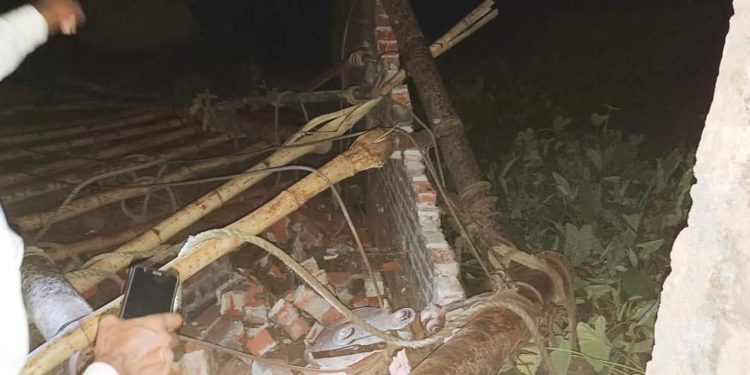 ফাইলিংয়ের রশি ছিড়ে চকরিয়ায় ২ ব্যক্তি নিহত