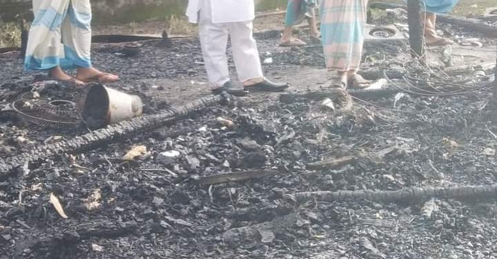 পেকুয়ায় দু’ভাইয়ের বসতঘর আগুনে পুঁড়ে ছাই