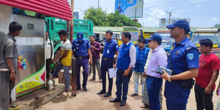 পরিমাপ কারচুপি করায় চকরিয়ায় চার পেট্রোল পাম্পকে জরিমানা