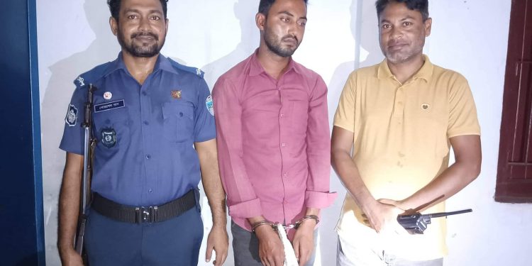 লামায় ৬৯ লিটার দেশীয় তৈরি চোলাই মদ ব্যবসায়ী আটক ১