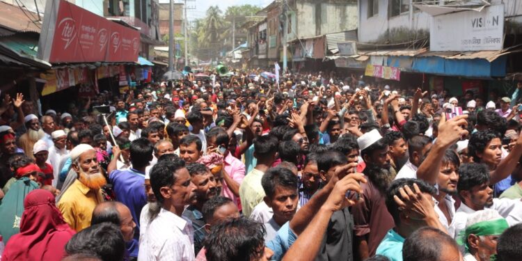 বিক্ষোভে জনসমুদ্র, লামায় আওয়ামী লীগের মিছিল ও প্রতিবাদ সভা
