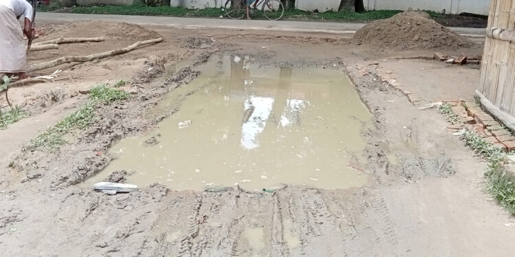 আলীকদমে রাস্তার ইট তুলে নিয়ে গেছে ঠিকাদার