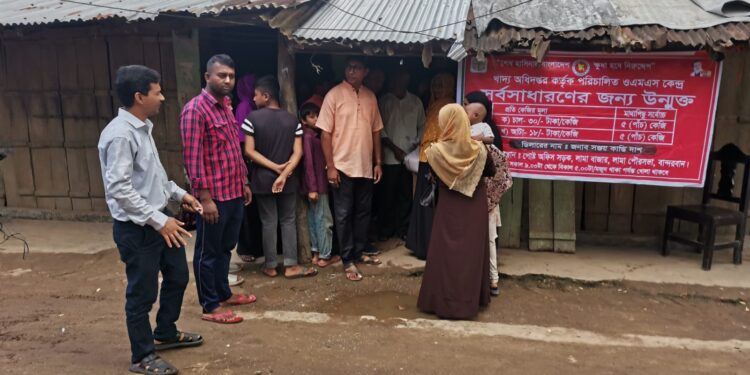 লামায় ১২শত মানুষ পাবে ওএমএসের চাল