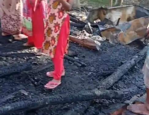 পেকুয়ায় বিদ্যুতের শর্টসার্কিটের আগুনে বসতবাড়ী পুঁড়ে ছাই