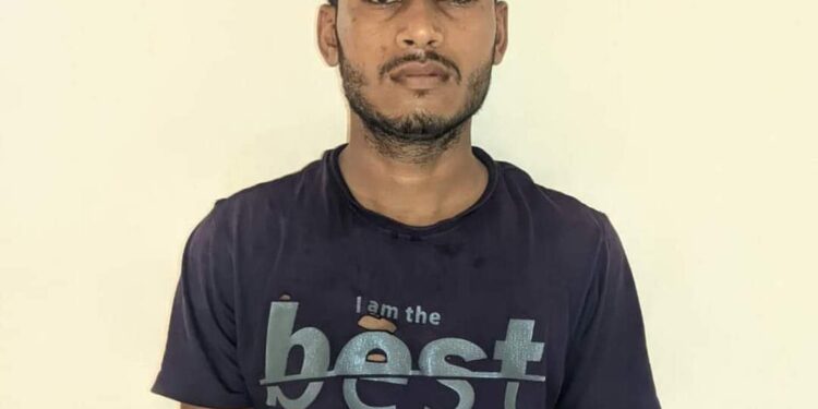 চকরিয়ায় স্কুল ছাত্রীকে গলা কেটে হত্যা চেষ্টা! ঘাতক আটক
