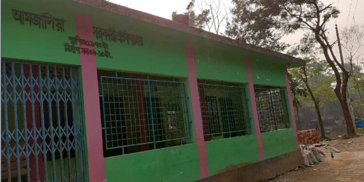 চকরিয়া আমজাদিয়া প্রাথমিক বিদ্যালয়ের মাঠ দখলের চেষ্টা