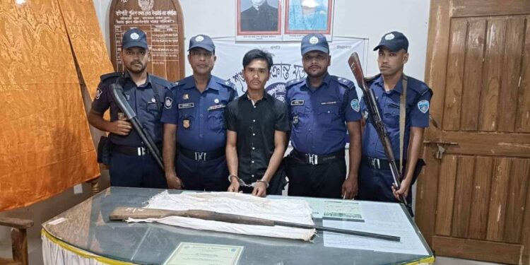 নাইক্ষ্যংছড়িতে অস্ত্র সহ যুবক আটক 1 নাইক্ষ্যংছড়িতে অস্ত্র সহ যুবক আটক