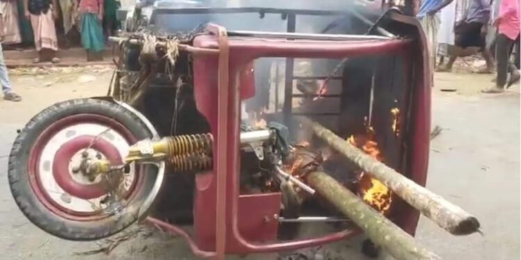 মহেশখালীতে টমটম দুর্ঘটনায় শিশুর মৃত্যু 1 মহেশখালীতে টমটম দুর্ঘটনায় শিশুর মৃত্যু