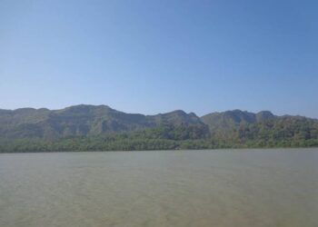 নাফ নদী থেকে অজ্ঞাত ব্যক্তির লাশ উদ্ধার