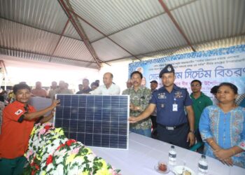 থানচিতে সোলার প্যানেল বিতরণ করলেন পার্বত্য মন্ত্রী বীর বাহাদুর
