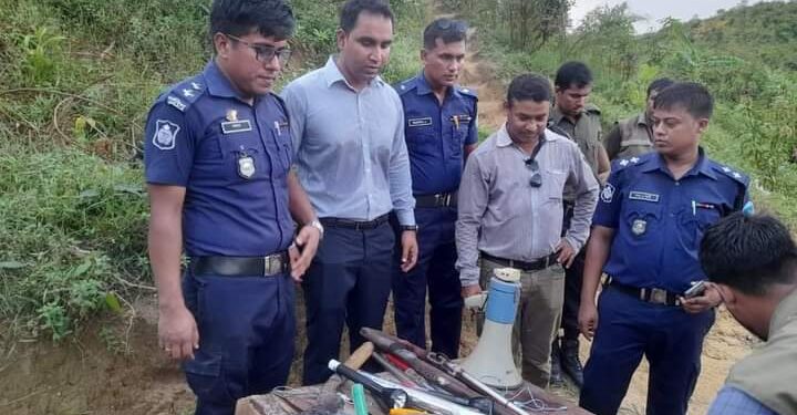 উখিয়ায় সন্ত্রাসীর আস্তানা থেকে   অস্ত্র ও অবৈধ স্থাপনা উচ্ছেদ