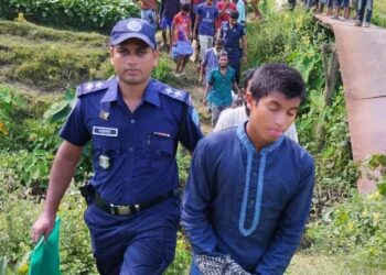 নেপথ্যে মোবাইল চুরি,বন্ধুকে গলা কেটে হত্যা, ১মাস পর লাশ উদ্ধার ও খুনী আটক