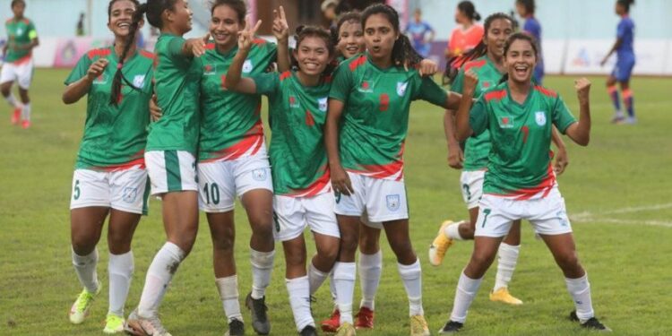 বাংলাদেশ নারী ফুটবল দলের সাফল্যে পার্বত্য চট্টগ্রাম বিষয়ক মন্ত্রীর অভিনন্দন 1 ভারতকে ৩-০ গোলে হারিয়ে সেমিফাইনালে বাংলাদেশ
