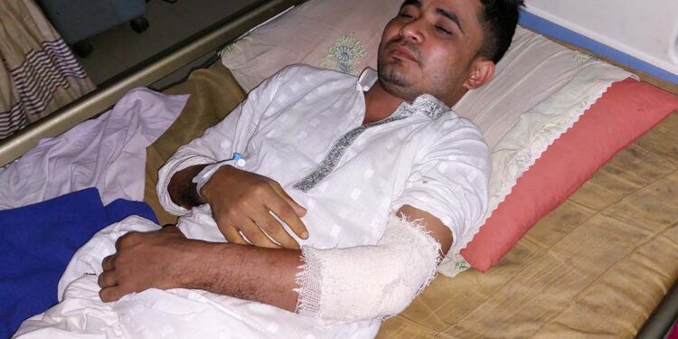 রামুতে তুচ্ছ ঘটনার জেরে যুবককে ছুরিকাঘাত