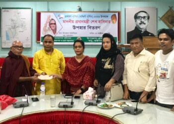 প্রবারণা পূর্ণিমা উপলক্ষে রামুর ৩৫ বৌদ্ধ বিহারে প্রধানমন্ত্রীর উপহার বিতরণ