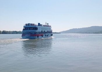 টেকনাফ – সেন্টমার্টিন রুটে জাহাজ চলাচল বন্ধ