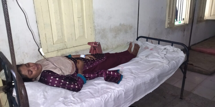 বিয়ের ৭ মাস না যেতেই অন্তঃস্বত্তা স্ত্রীকে যৌতুকের জন্য মারধর 1 বিয়ের ৭ মাস না যেতেই অন্তঃস্বত্তা স্ত্রীকে যৌতুকের জন্য মারধর
