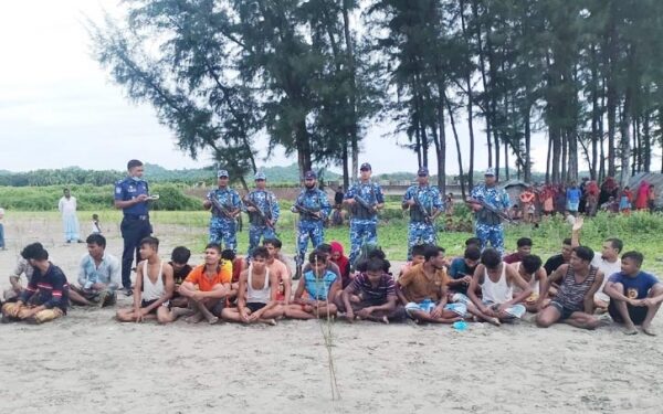 বঙ্গোপসাগরে ট্রলার ডুবিতে নিহত -৩ উদ্ধার ৩৮