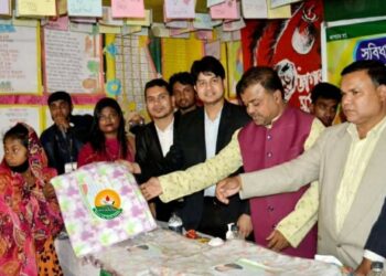 কোনাখালীতে অগ্নিকাণ্ডে ক্ষতিগ্রস্ত  ১৮ পরিবারের মাঝে সহায়তা সামগ্রী বিতরণ